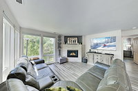 Luxe Bridgewater Terrace Condo with River Views condo Accommodation Indiana