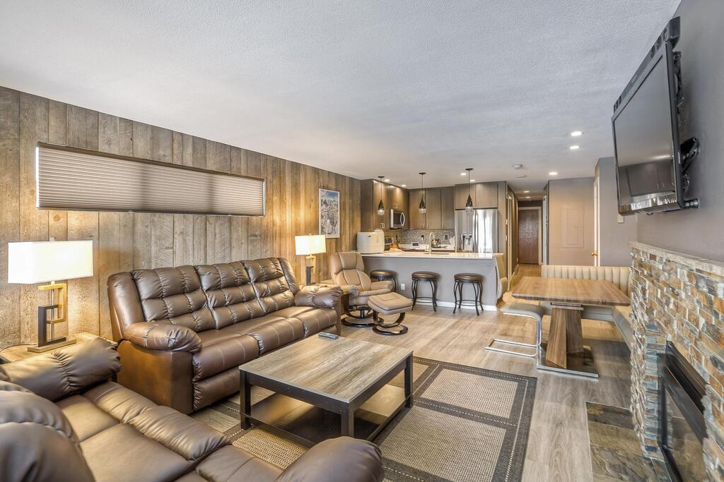 Luxe Condo - Walk To Gondola - Sleeps 7! - thumb 1