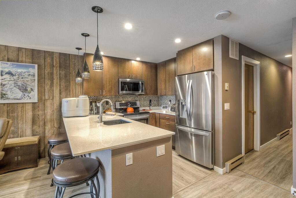 Luxe Condo - Walk To Gondola - Sleeps 7! - thumb 2