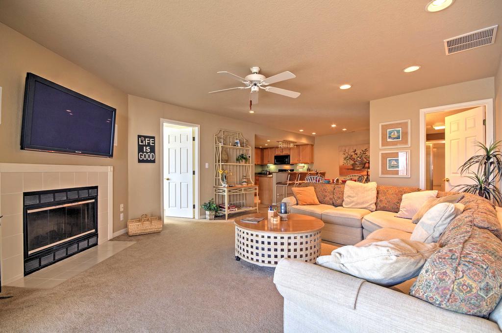 Luxe Lakeside Regatta Bay Getaway With Pool Access! - thumb 2