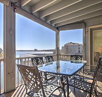 Luxe Lakeside Regatta Bay Getaway with Pool Access! - Accommodation Indiana