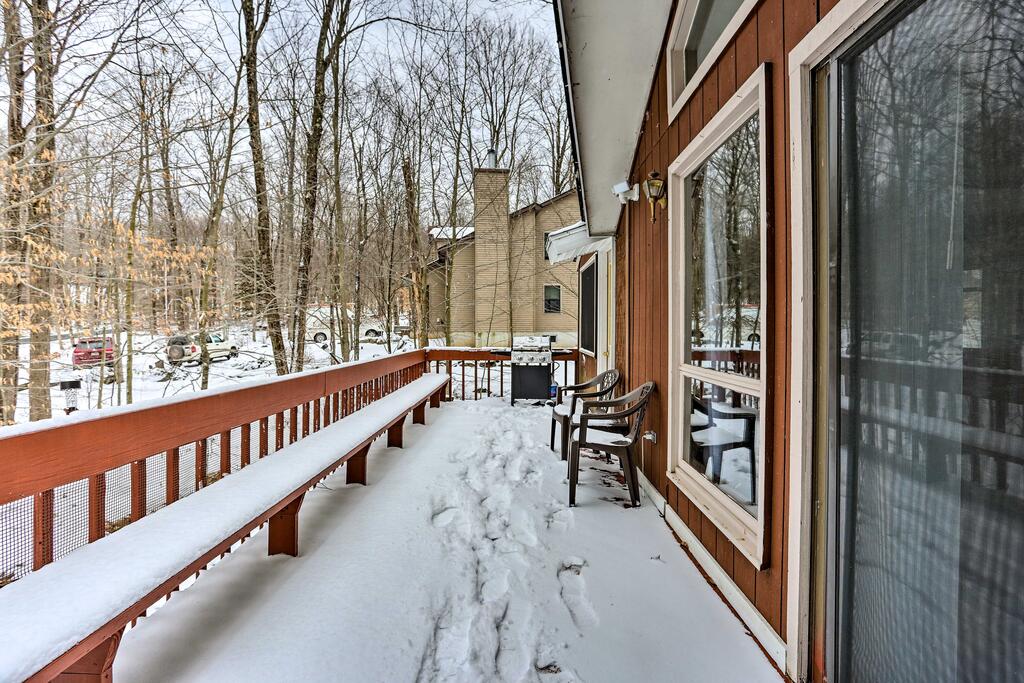 Luxe Poconos Cabin With Pool Access 25 Min To Skiing - thumb 3