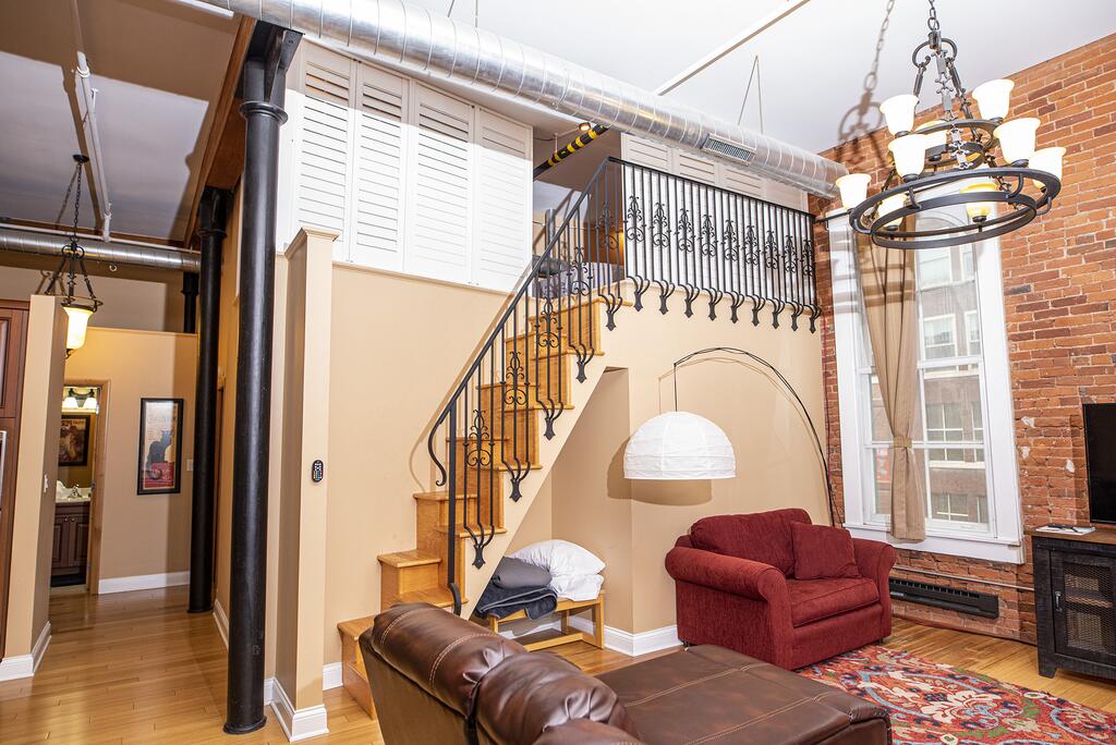 Luxurious Downtown Condo By Georgia Street - thumb 3