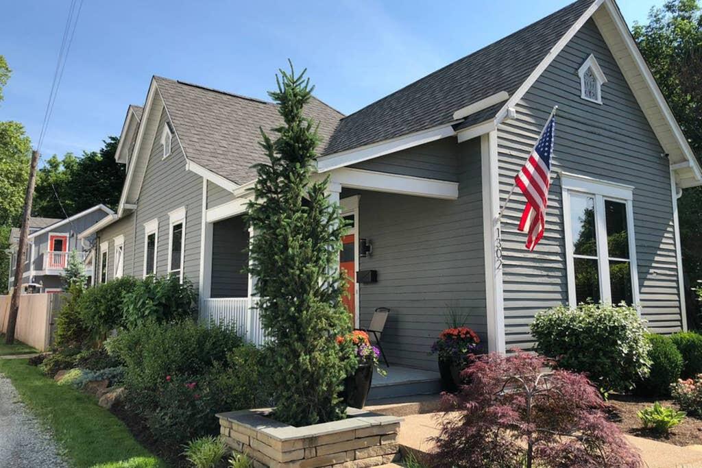 Luxury Home In Quaint Downtown Neighborhood - thumb 0