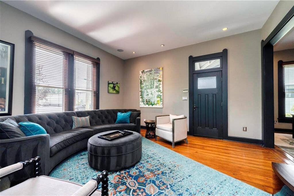 Luxury Home In Quaint Downtown Neighborhood - thumb 3