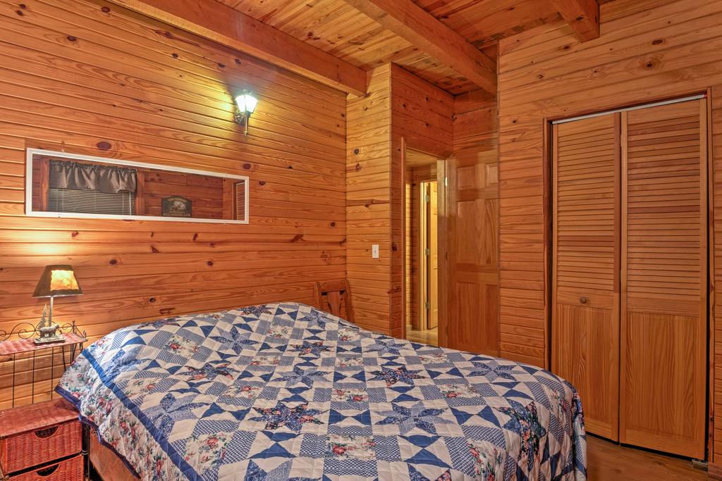 Magnet Cabin With Hot Tub - Steps To Ohio River! - thumb 0