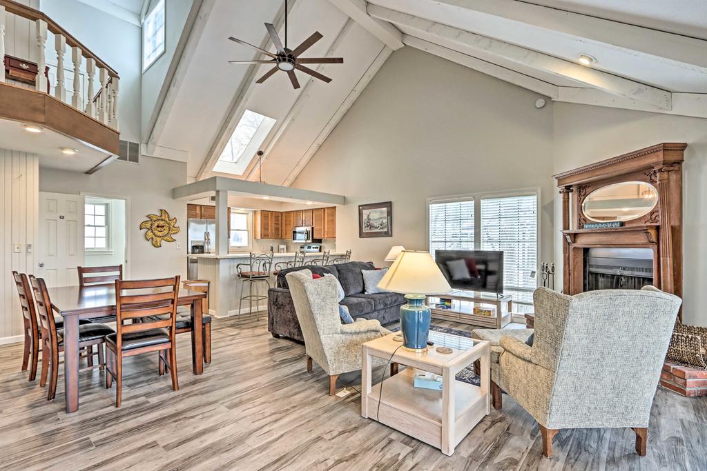 Margaritaville Retreat With Deck - Events Welcome! - thumb 0