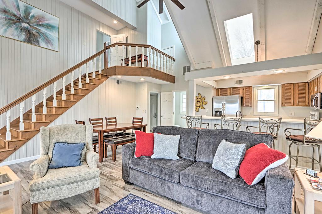 Margaritaville Retreat With Deck - Events Welcome! - thumb 1