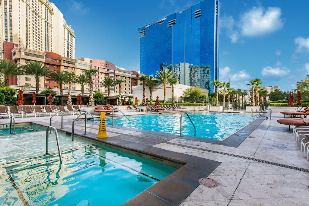 MGM Strip View - No Resort Fees - Free Valet - Studio 1811 - thumb 2