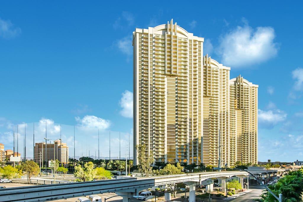 MGM STUDIO - FREE VALET- NO RESORT FEES 2704 - thumb 3