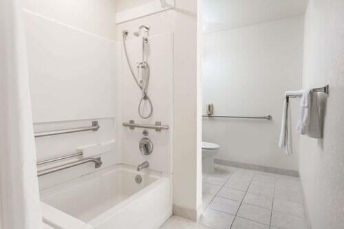 Microtel Inn & Suites By Wyndham Tallahassee - thumb 1