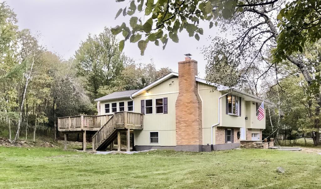 Modern Corner Lot Home Mins To Pocono Attractions! - thumb 2