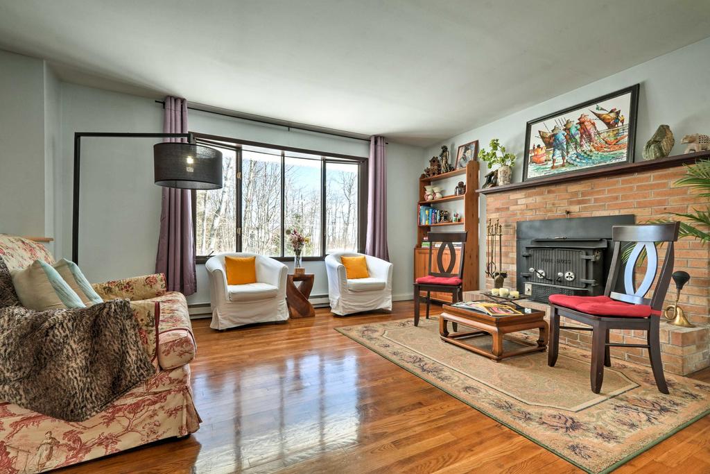 Modern Corner Lot Home Mins To Pocono Attractions! - thumb 0