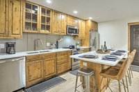 Mountainside Retreat with Grill and Ski Shuttle Access Accommodation Indiana