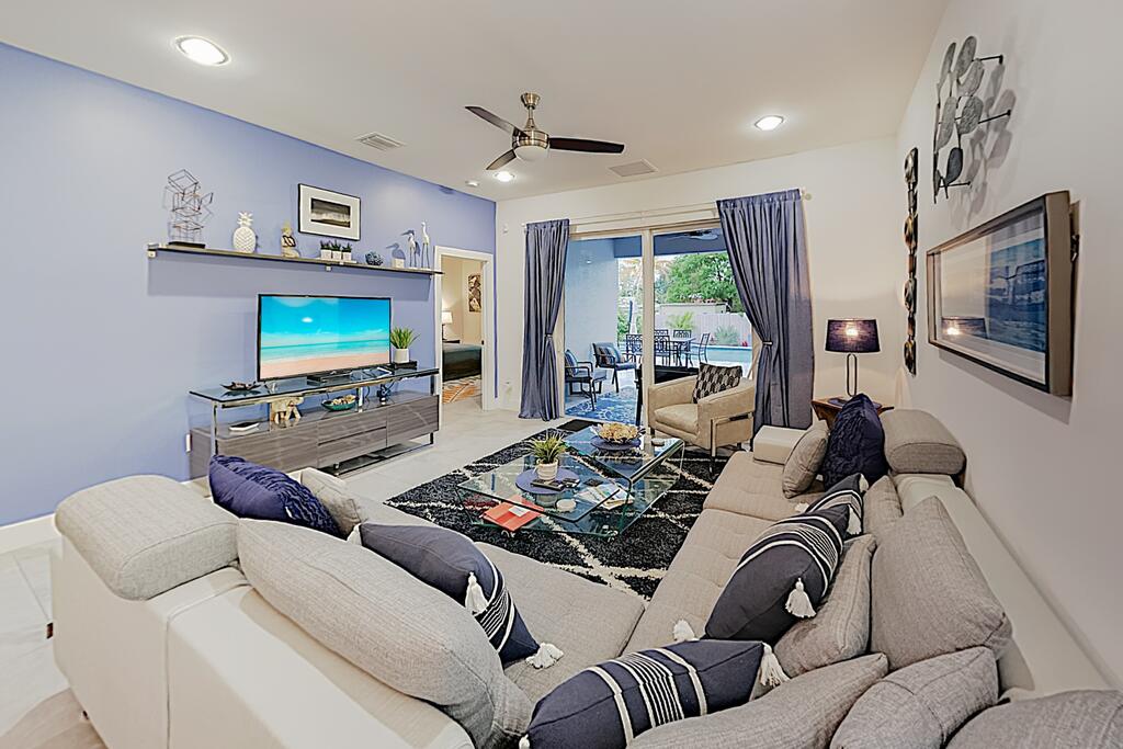 New Listing! Beautifully Renovated Home W/ Pool Home - thumb 1