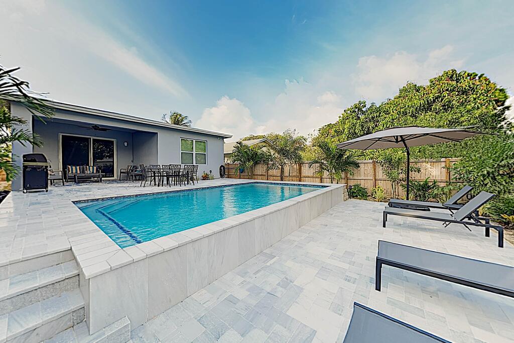 New Listing! Beautifully Renovated Home W/ Pool Home - thumb 0