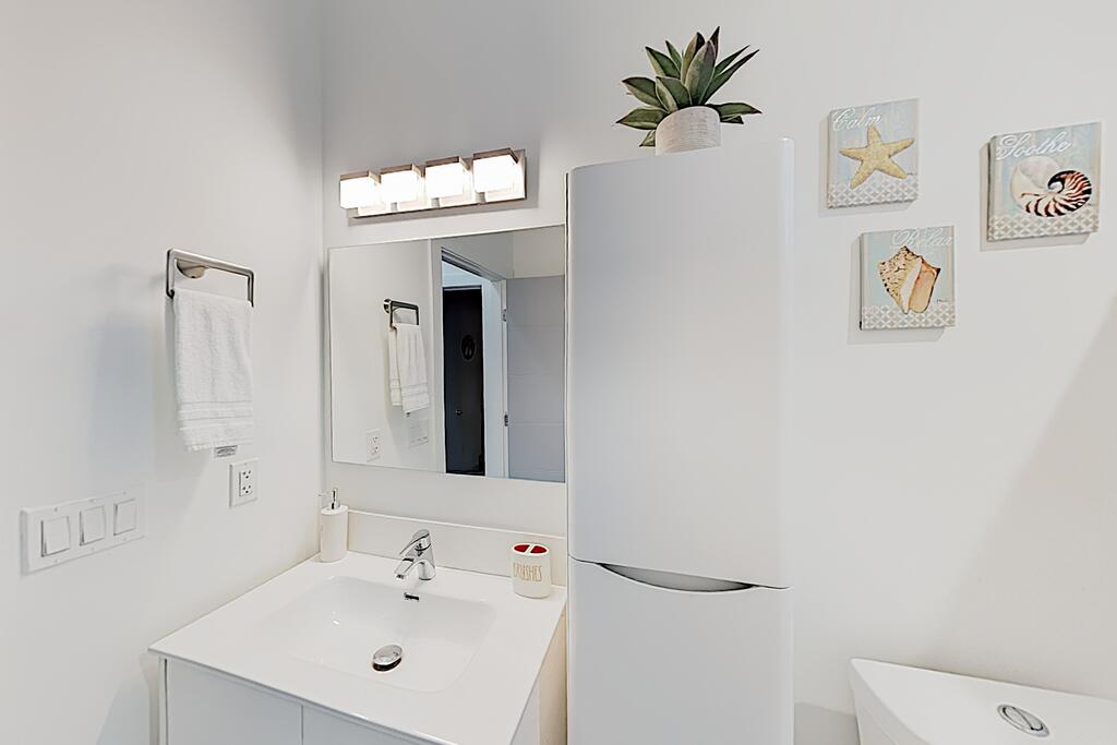 New Listing! Beautifully Renovated Home W/ Pool Home - thumb 3