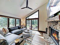 New Listing Modern Mountain Ski Condo W/ Balcony Condo Accommodation Indiana