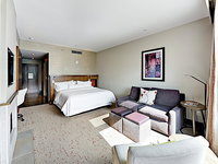 New Listing Riverfront Resort Studio w/ Heated Pool - Gondola to Slopes Accommodation Indiana