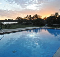 Palm Lakefront Resort and Hostel - Accommodation Indiana