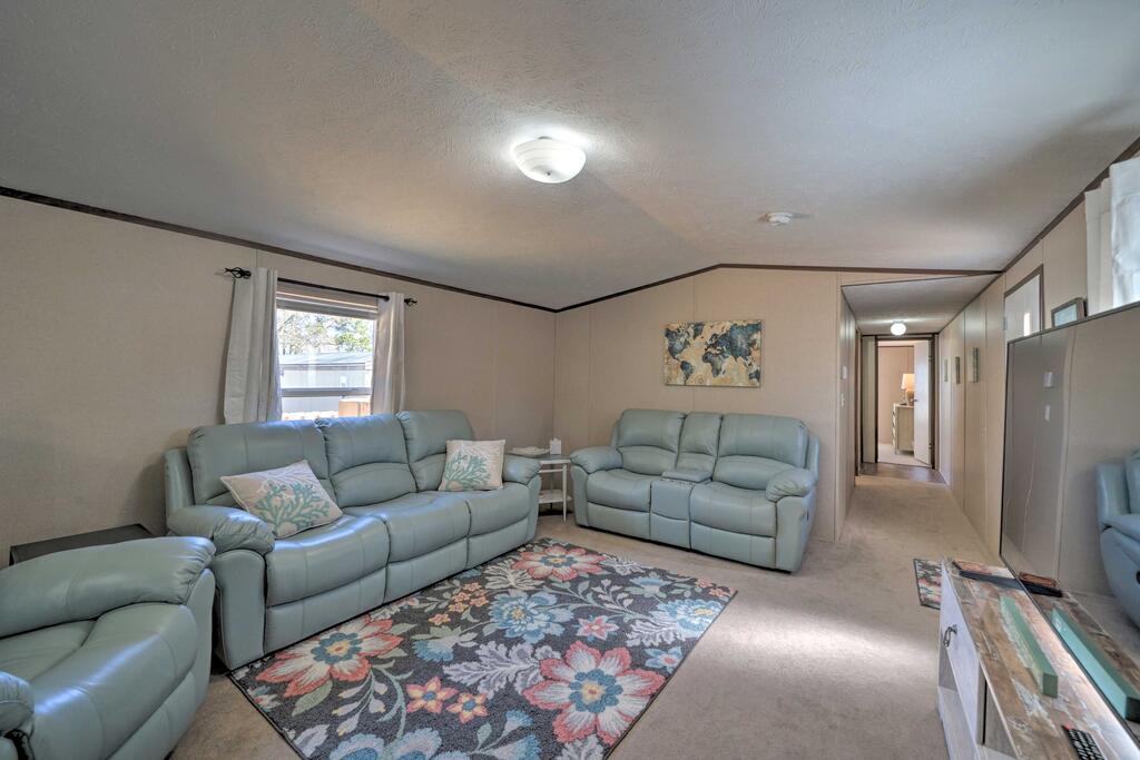 Pet-Friendly Getaway  Mi To Oak Island Beach - thumb 3