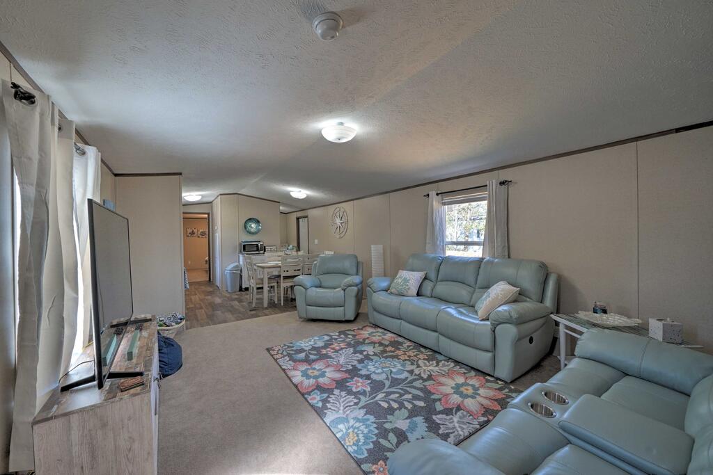 Pet-Friendly Getaway  Mi To Oak Island Beach - thumb 0