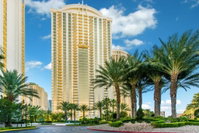 POOL IS OPEN  SAVE AT MGM  STRIP VIEW  SUITE 2419 Accommodation Indiana
