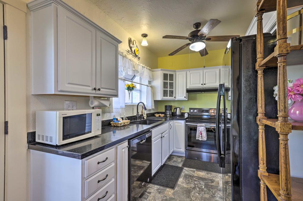 Prescott Home With 2 Patios-6 Min Walk To The Square - thumb 3