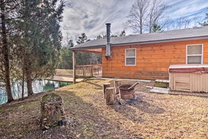 Quaint Derby Cabin W/ Spacious Deck, Grill & Pond!