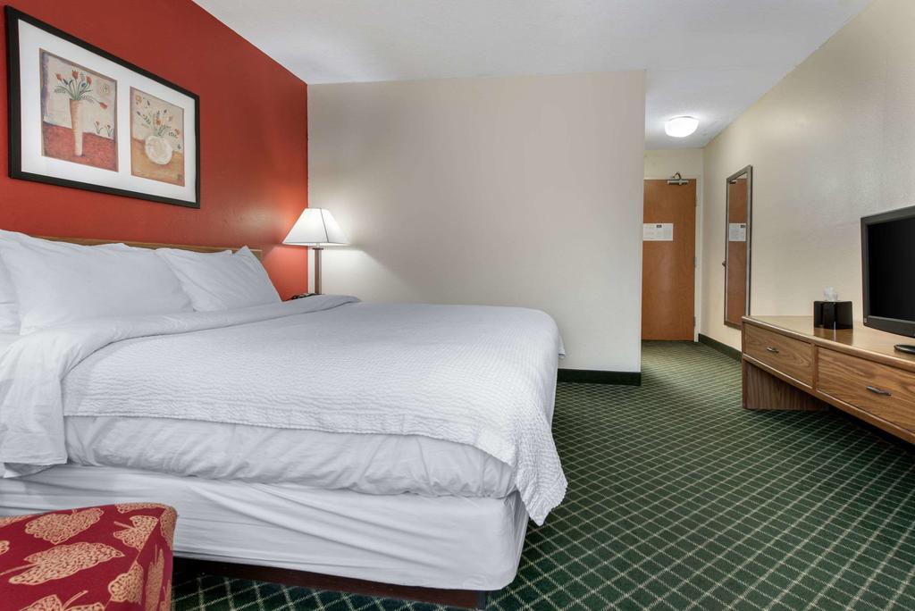 Quality Inn & Suites - thumb 1