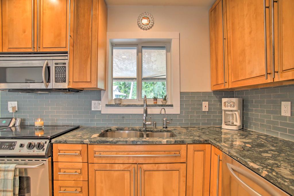 Renovated Oakland Park Home With Yard, Patio And Pool! - thumb 0