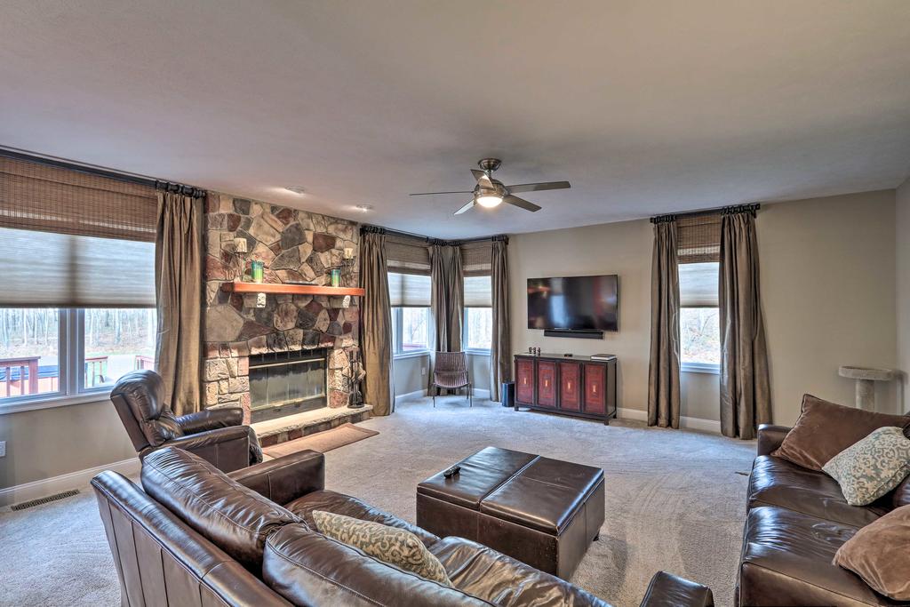 Resort Home, Walk To Raceway Less Than 6 Mi To Big Boulder! - thumb 3