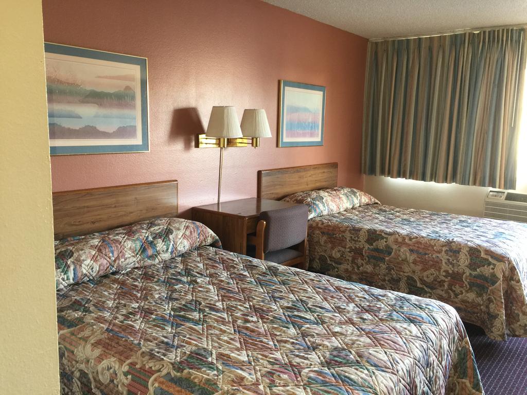 Rodeway Inn - thumb 0