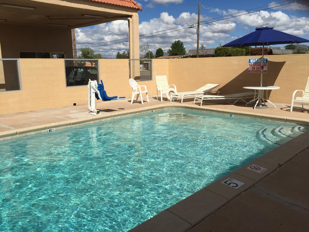 Rodeway Inn - thumb 1