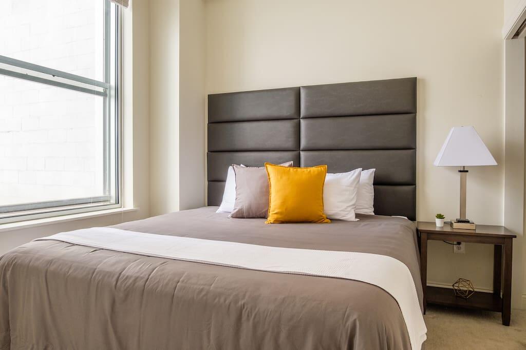 Signature Downtown 2BR Apartments By Frontdesk - thumb 3