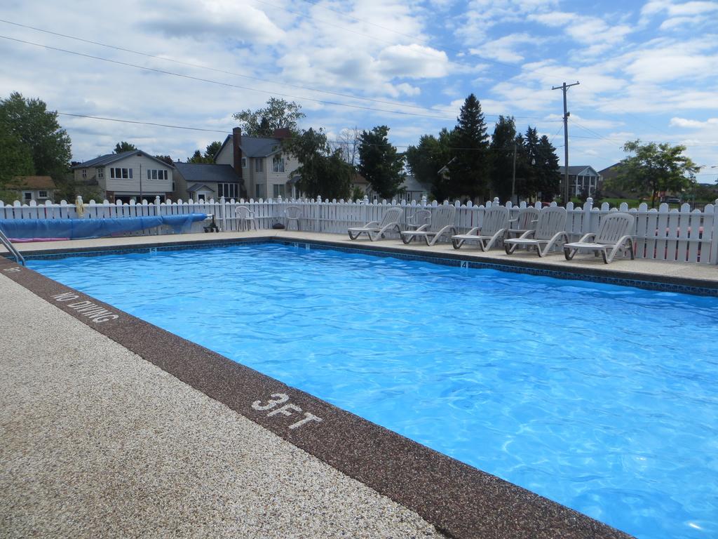 Snyders Shoreline Inn - thumb 2