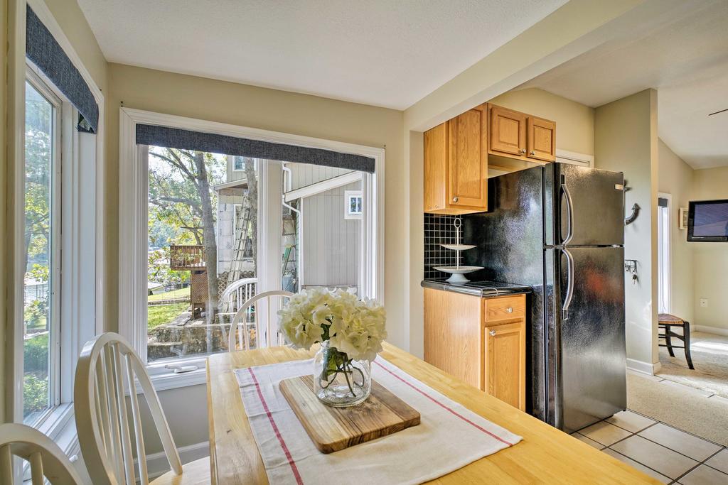 Sunrise Beach Lakeside Home W/Boat Dock+Grill - thumb 2