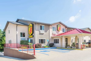 Super 8 By Wyndham Bloomington