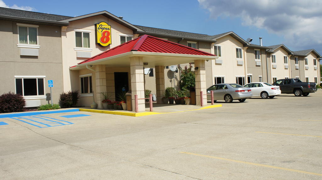 Super 8 By Wyndham Bloomington - thumb 2