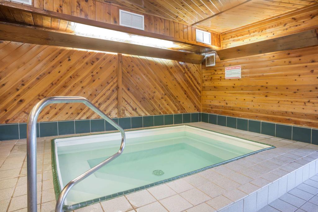 Super 8 By Wyndham Bloomington - thumb 3