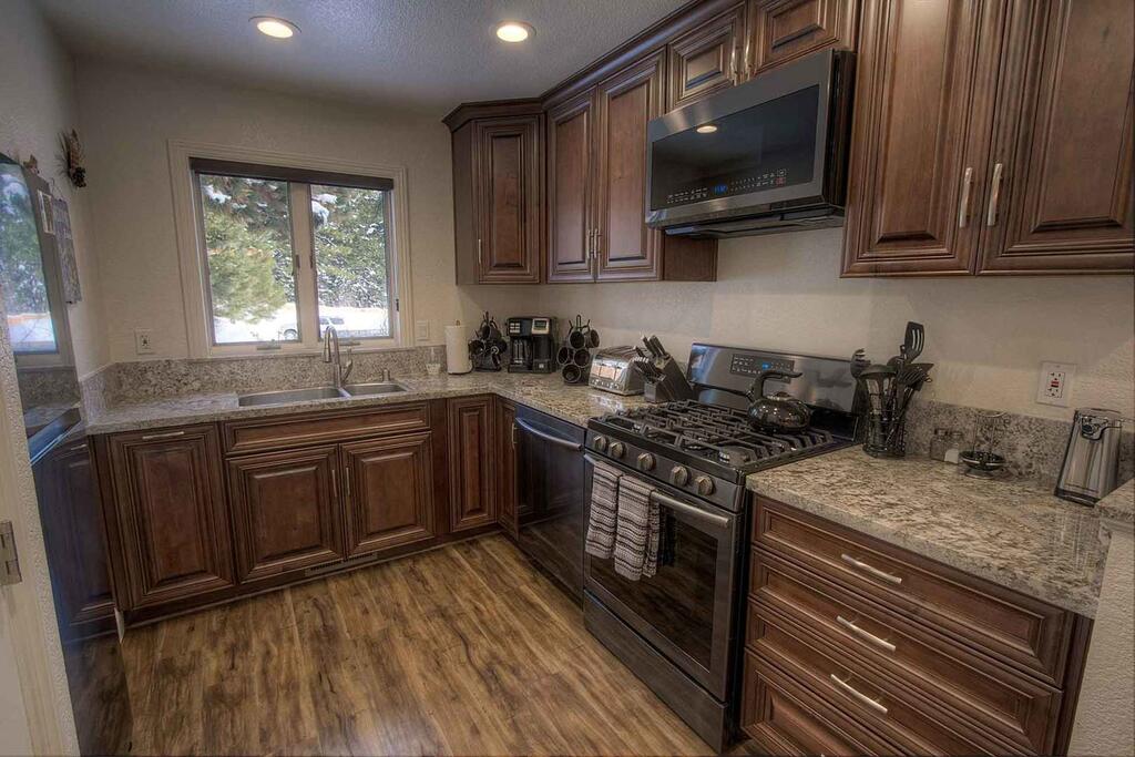 Tahoe Pines Chateau By Lake Tahoe Accommodations - thumb 3