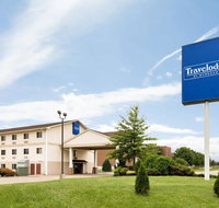 Travelodge by Wyndham Clinton Valley West Court - Accommodation Indiana