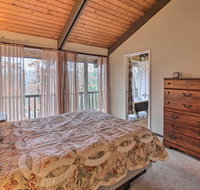 Unique Plymouth Home with Stunning Views and Deck - Accommodation Indiana