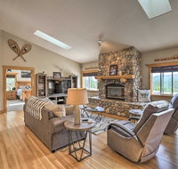 Upscale Mountain-View Manor with Deluxe Deck - Accommodation Indiana