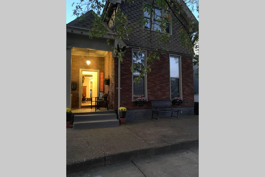 Upscale Open Concept Apt. Haynies Corner Downtown - thumb 1