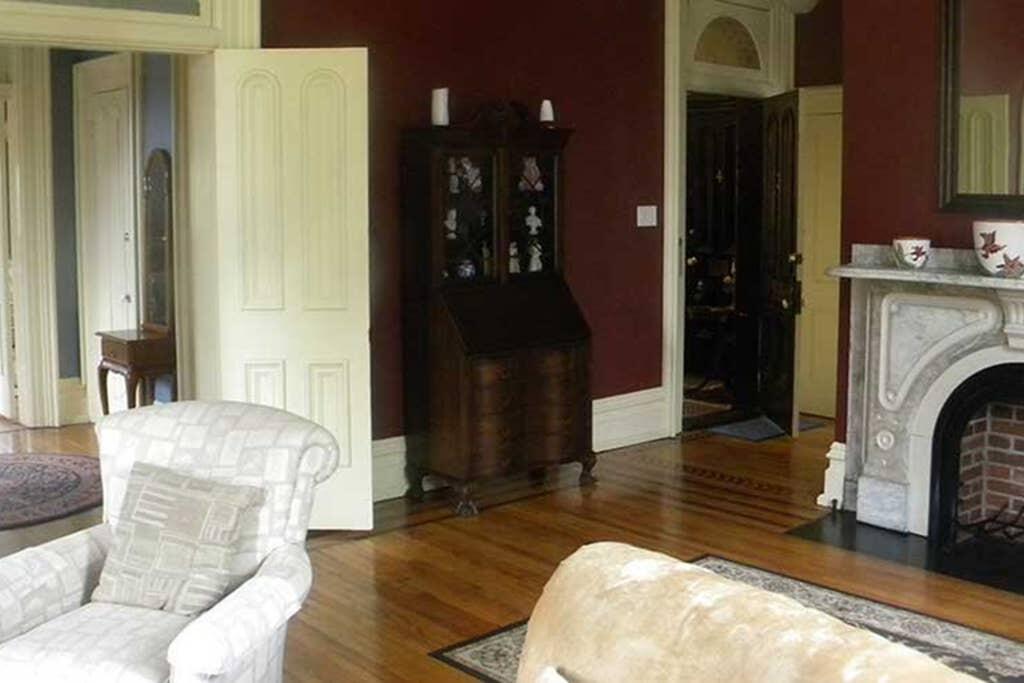 Victorian Mansion Walking Distance - thumb 0