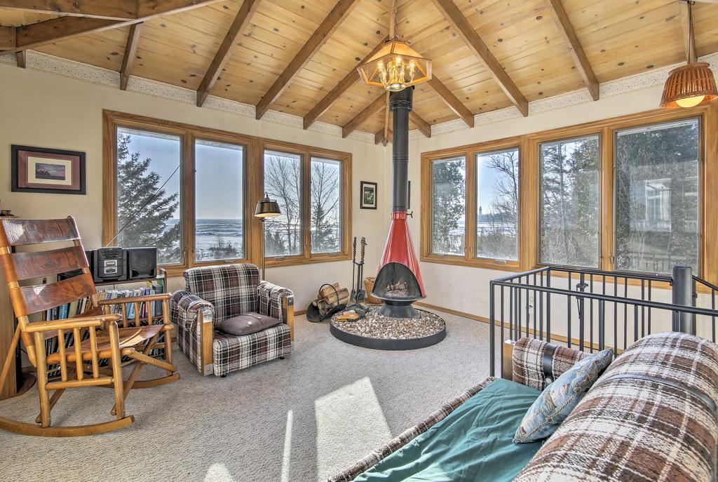 Waterfront Baileys Harbor Studio On Lake Michigan! - thumb 2