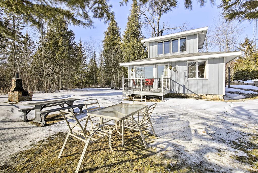 Waterfront Baileys Harbor Studio On Lake Michigan! - thumb 1