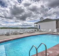 Waterfront Condo with Pool on Lake of the Ozarks - Accommodation Indiana