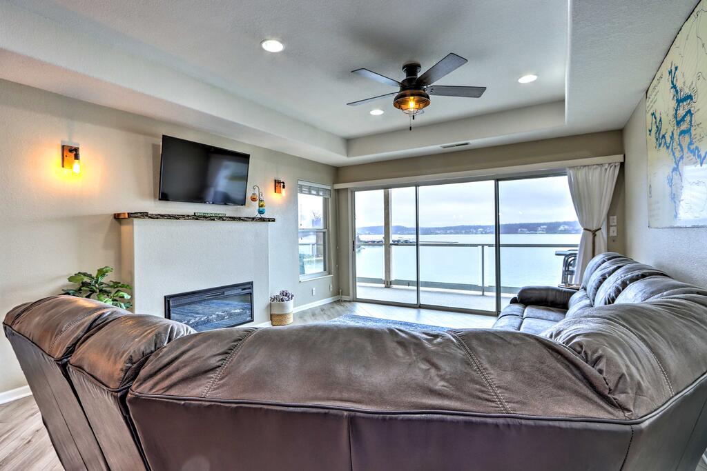 Waterfront Condo With Pool On Lake Of The Ozarks - thumb 3